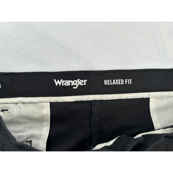 Men's Black Wrangler Relaxed Fit Work Pants, Size 40x34 - Picture 3 of 8